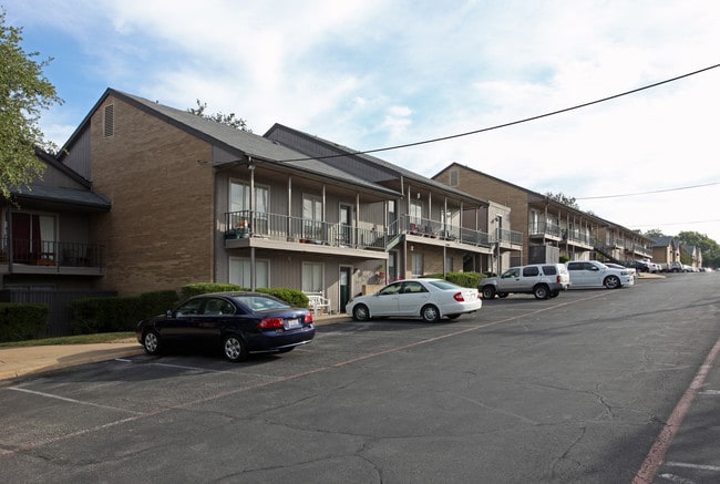 Lakeridge Heights in Dallas, TX - Building Photo - Building Photo