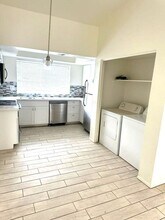 1548 W Sahuaro Dr in Phoenix, AZ - Foto de edificio - Building Photo