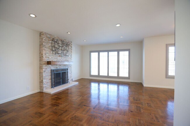 140 Avalon Dr-Unit --Upper Unit in Daly City, CA - Building Photo - Building Photo