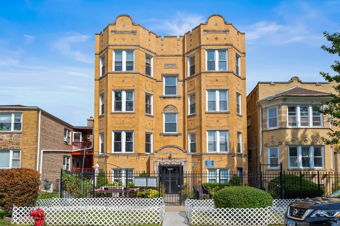 3728 W Wilson Ave, Unit Garden in Chicago, IL - Building Photo