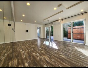 2127 Vine St, Unit 3/4 in Los Angeles, CA - Building Photo - Building Photo