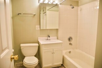 1460 W Grace St, Unit 1W in Chicago, IL - Foto de edificio - Building Photo