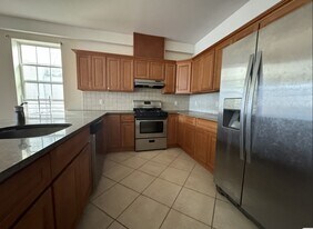 384 Avenue C, Unit 3 in Bayonne, NJ - Building Photo