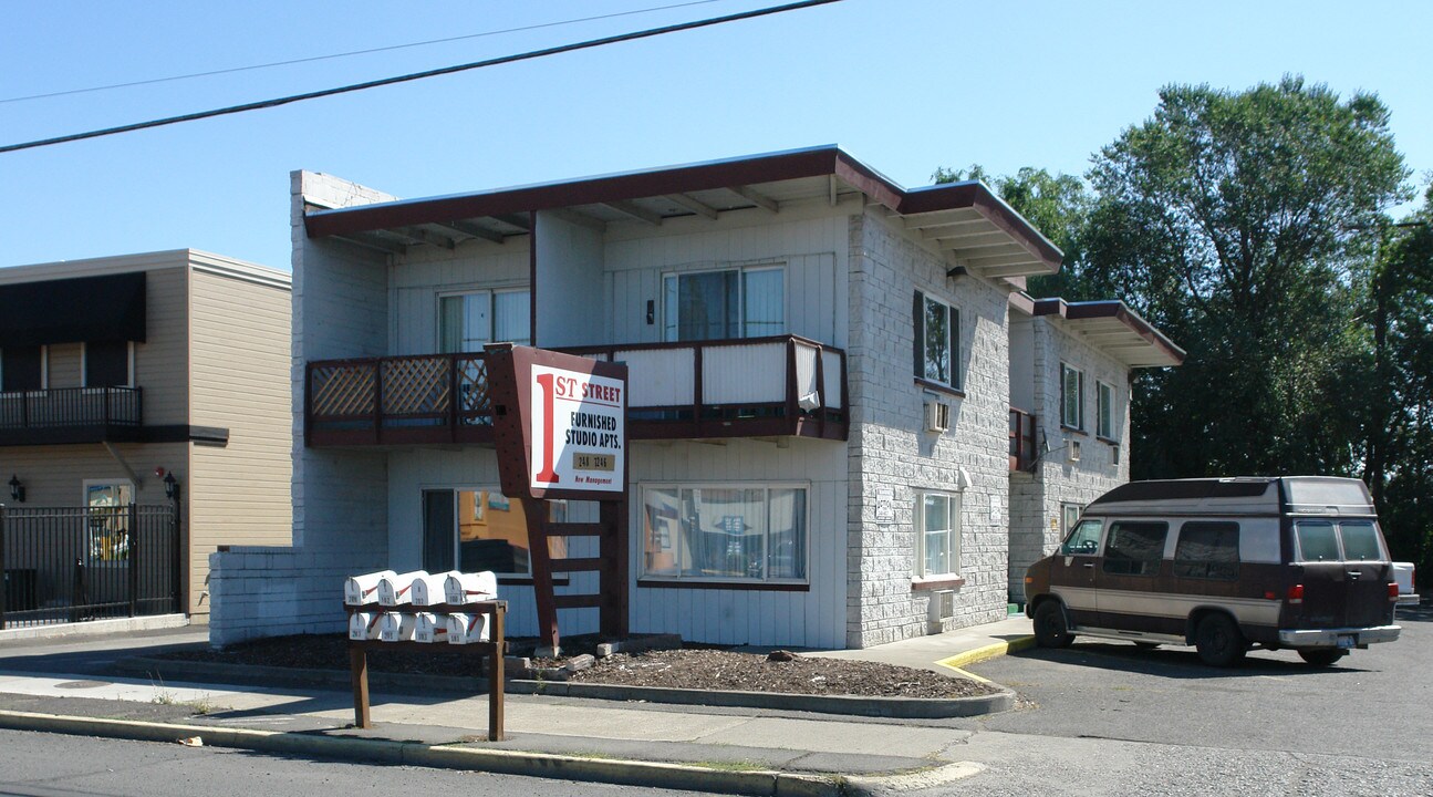 1021 N 1st St in Yakima, WA - Building Photo