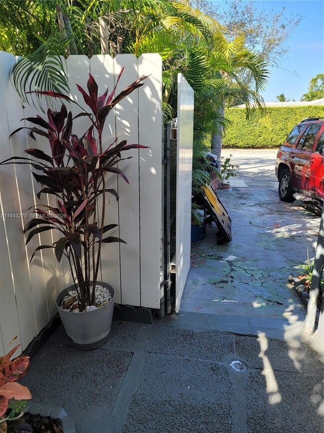 7545 Mutiny Ave in North Bay Village, FL - Building Photo - Building Photo