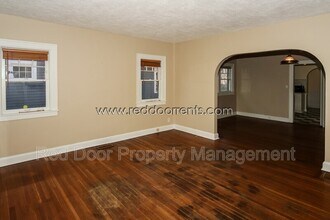 5440 Carrollton Ave in Indianapolis, IN - Building Photo - Building Photo