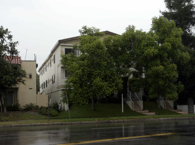 14243 Burbank Blvd in Van Nuys, CA - Building Photo - Building Photo