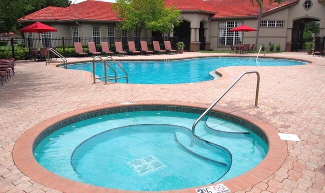 Village Residences-Lakeland,Tampa and Brandon in Brandon, FL - Foto de edificio - Building Photo