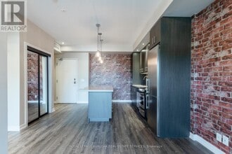 457 Plains Rd E in Burlington, ON - Building Photo - Building Photo