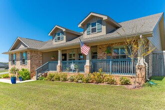 2200 Jernigan Dr in Crestview, FL - Foto de edificio - Building Photo