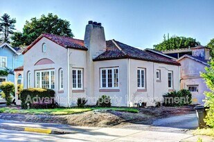 2015 NW Van Buren Ave in Corvallis, OR - Building Photo