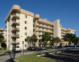 Royal Palm Towers Luxury Rental Apartments in Coral Springs, FL - Building Photo - Building Photo