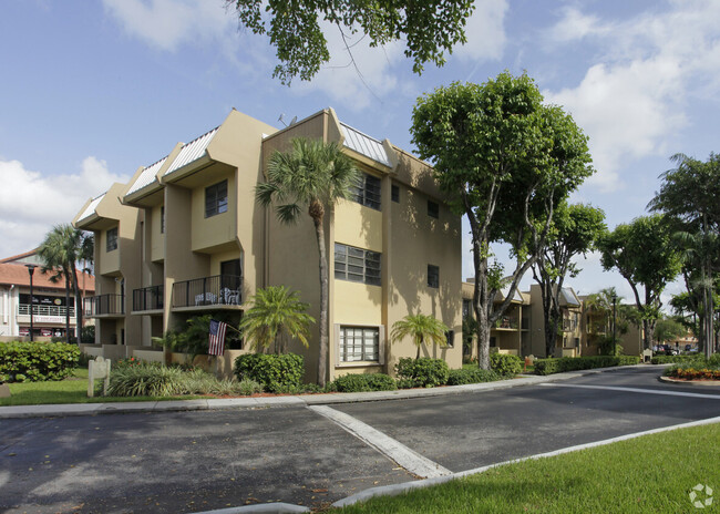 10413 N Kendall Dr, Unit B106 in Miami, FL - Building Photo - Building Photo