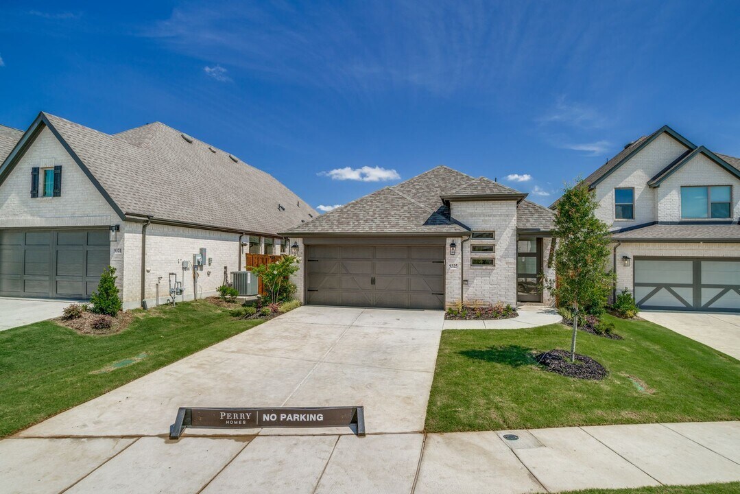 9325 Buckeye Bnd in Little Elm, TX - Building Photo