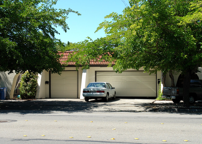 4397 Hoen Ave in Santa Rosa, CA - Building Photo - Building Photo