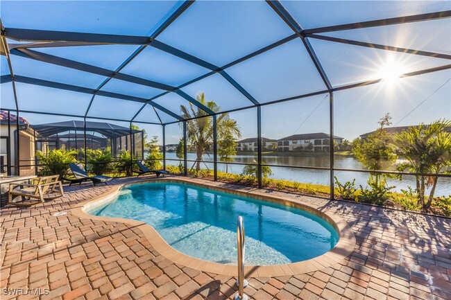 28081 Foxrock Ct in Bonita Springs, FL - Foto de edificio - Building Photo