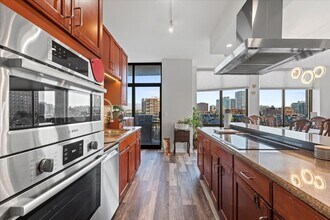 1335 S Prairie Ave, Unit 706 in Chicago, IL - Foto de edificio - Building Photo