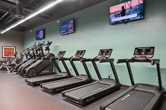 Icon Plaza in Los Angeles, CA - Building Photo - Building Photo