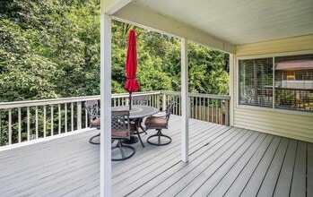 276 W Meadowland Ln in Sterling, VA - Foto de edificio - Building Photo