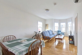 166 Broadway, Unit 2 in Somerville, MA - Foto de edificio - Building Photo