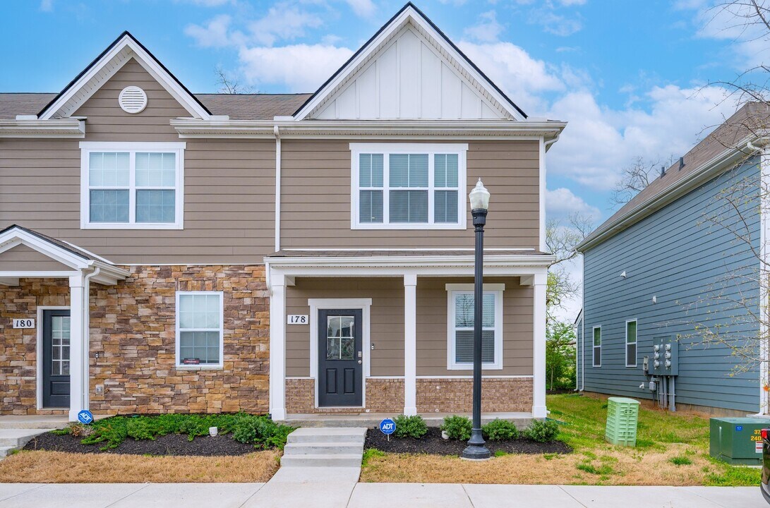 178 Cecil Rd in Lebanon, TN - Building Photo