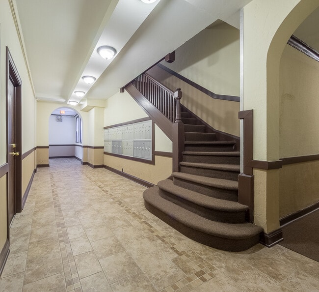 1044 W George St, Unit #1050-302 in Chicago, IL - Building Photo - Building Photo