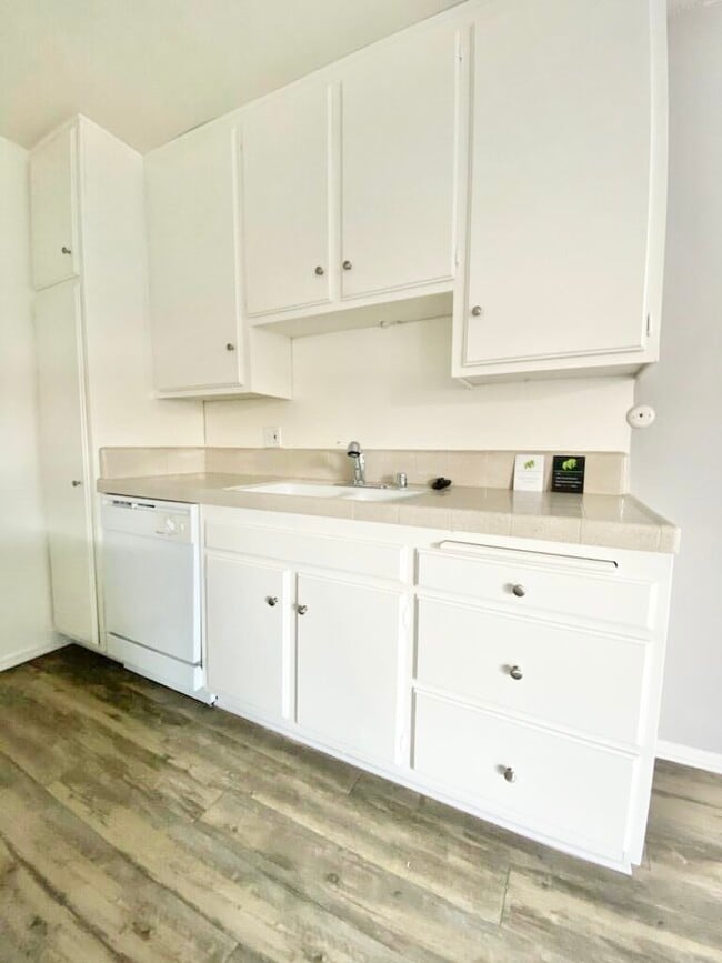 10537 Rose Ave in Los Angeles, CA - Building Photo - Building Photo