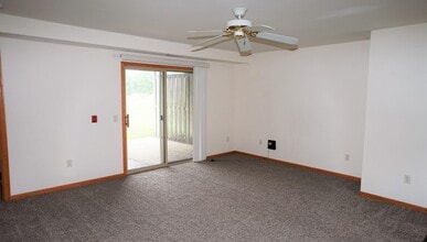 391 Country Clover Dr, Unit 391 in Deforest, WI - Foto de edificio - Building Photo