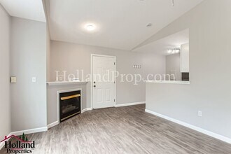 15068 NW Central Dr in Portland, OR - Building Photo - Building Photo