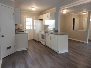 110 Linbrook Dr in Newport News, VA - Building Photo - Building Photo