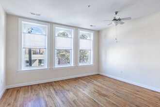 209 E Main St in Richmond, VA - Building Photo - Interior Photo