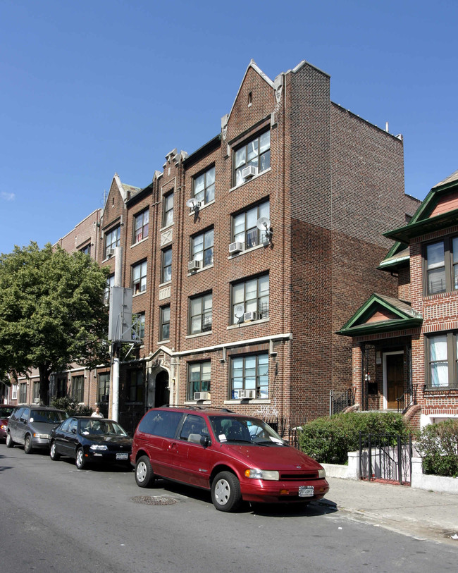 37-35 90th St in Flushing, NY - Foto de edificio - Building Photo