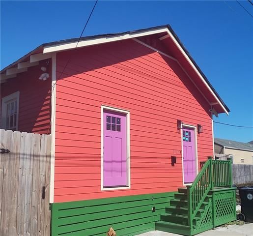 property at 2717 Loyola Ave