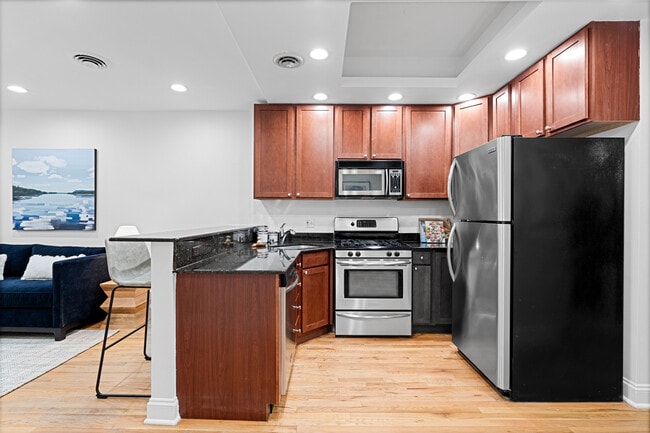 950 W Belle Plaine Ave in Chicago, IL - Building Photo - Building Photo