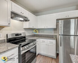 9588 Hood Rd in Jacksonville, FL - Building Photo - Building Photo