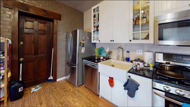 44 Easton St, Unit 2 in Boston, MA - Foto de edificio - Building Photo