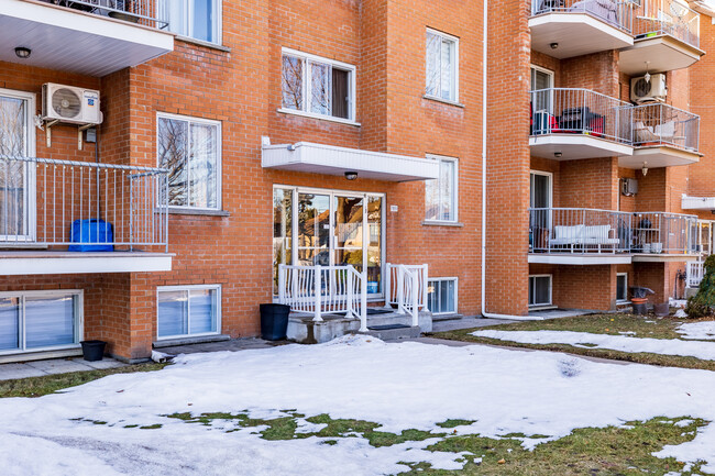 7855-7865 René-Descartes Av in Montréal, QC - Building Photo - Building Photo