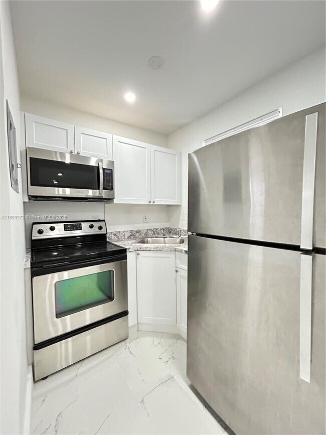 6950 NW 8th Ave in Miami, FL - Building Photo - Building Photo