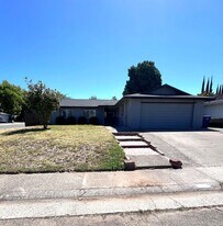 6236 Green Eyes Way in Orangevale, CA - Building Photo