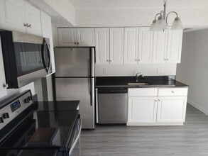 300 Oakway Ct in Joppatowne, MD - Building Photo - Building Photo