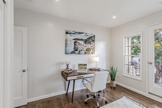 71 Nueva Ave in Redwood City, CA - Building Photo - Building Photo