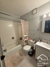 33 W Delaware Pl, Unit 9C in Chicago, IL - Foto de edificio - Building Photo