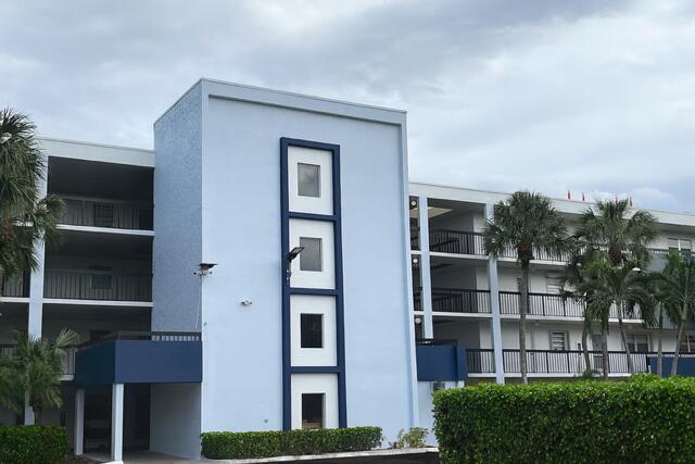 6200 NW 2nd Ave in Boca Raton, FL - Foto de edificio - Building Photo