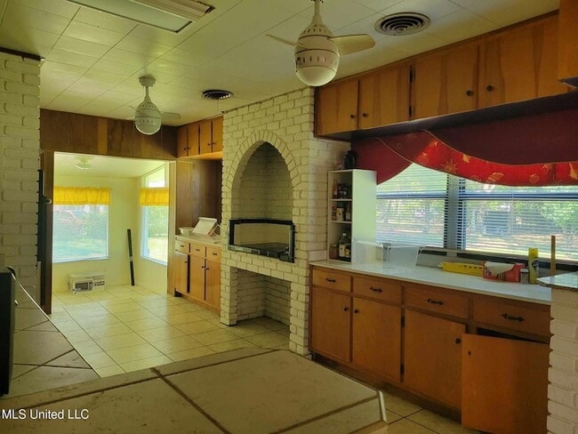 5809 Washington Ave in Ocean Springs, MS - Building Photo - Building Photo