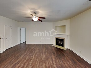 1684 Woods Ln in Denver, NC - Foto de edificio - Building Photo