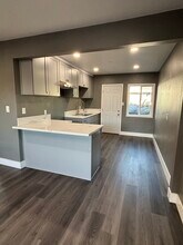 11840 Wright Rd in Lynwood, CA - Foto de edificio - Building Photo