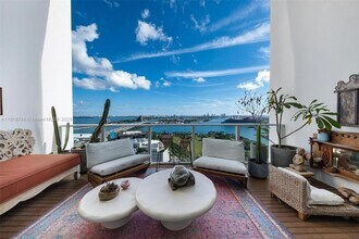 1040 Biscayne Blvd in Miami, FL - Building Photo - Building Photo