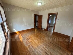 345 N Holyoke St in Wichita, KS - Building Photo - Building Photo