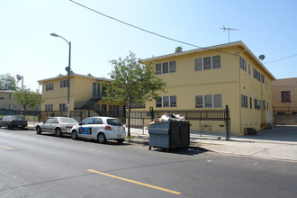 2760 San Marino St in Los Angeles, CA - Building Photo - Building Photo