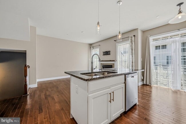 property at 208 Jackdaw Aly